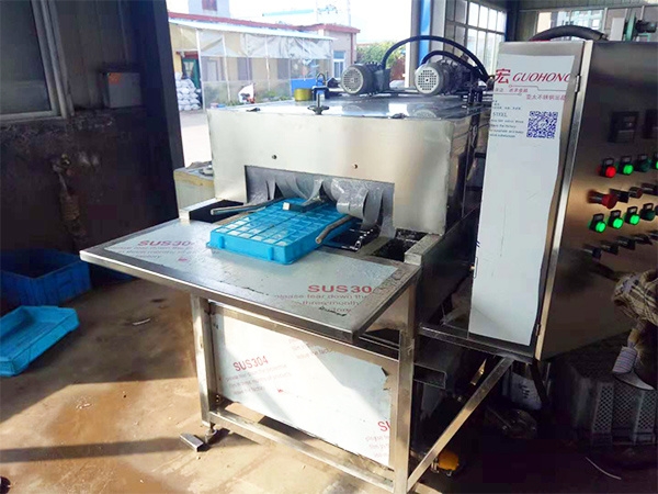 Turnover box high pressure (brush) cleaning machine (ordered by Wenzhou chuannai)